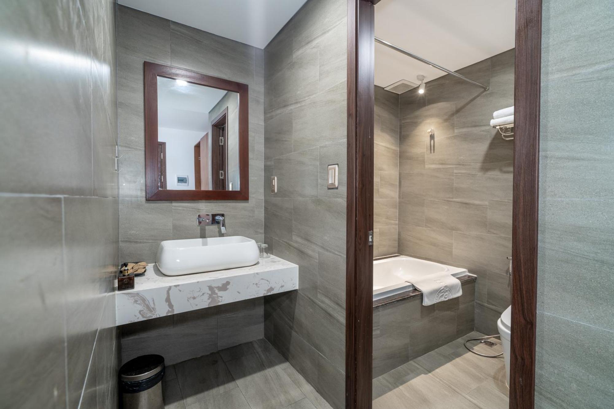 K Hotel Sauna And Massage Дананг Екстер'єр фото